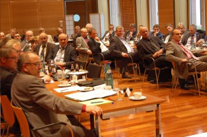 42 Rathaus-Chefs aus Hessen waren nach Wiesbaden in die Staatskanzlei gekommen, um mit der Landesspitze die Lage im Land zu erörtern.