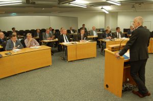 33 der momentan 168 Parteiunabhängigen Bürgermeister in Hessen sind zur Klausurtagung ins Neue Rathaus nach Wetzlar gekommen. (Foto: Konrad)